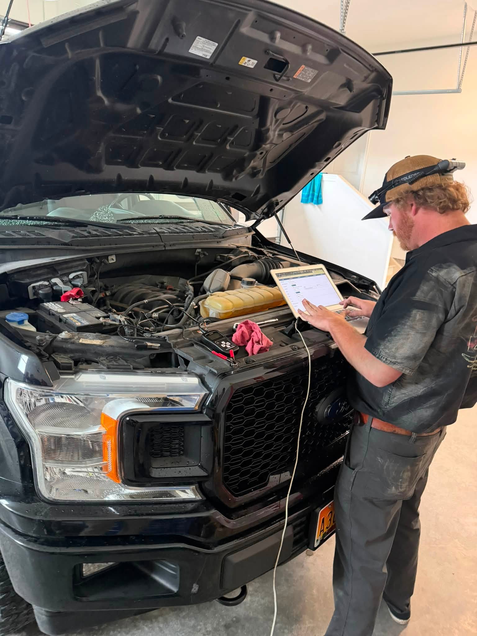 mechanic-diagnostics-truck